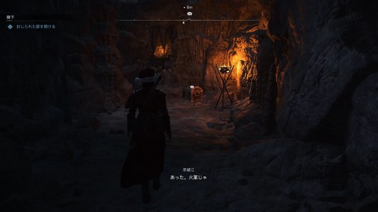 洞窟内を道なりに進む2