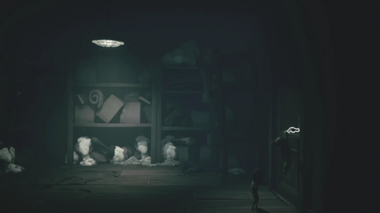 ドアノブに掴まって開ける