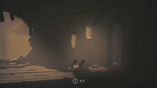 崩れる部屋を走って逃げる