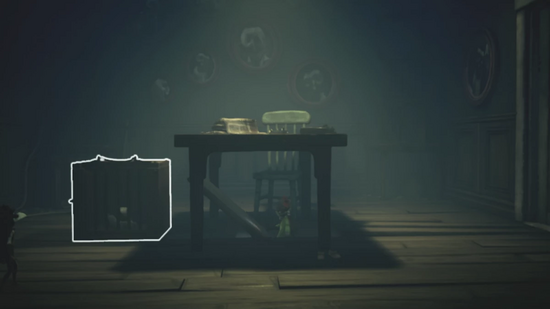 シーソーの右に立って床下へ