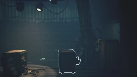 足を引っ張って足場にする