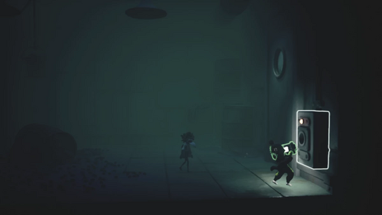 ヒューズを右のボックスに取り付ける