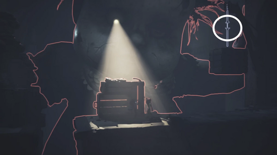 木箱に隠れて紐を切る