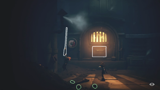 取っ手にぶら下がり機械を動かす