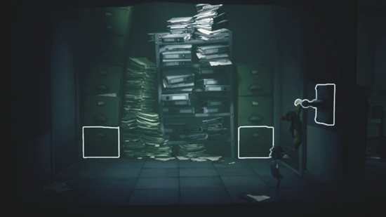 持ち上げ協力でレバーを下ろす