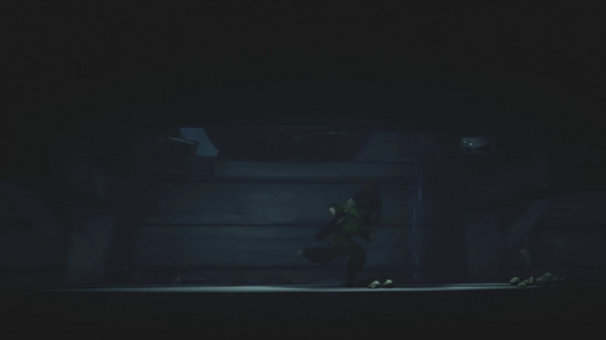 客に捕まらないように床下を抜ける