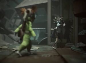 鏡の前でアローンに声をかけるロゥ