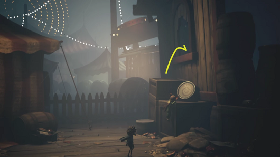 窓枠を超えて遊園地へ