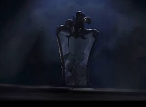 豪華な額装の鏡