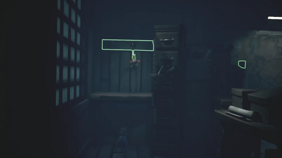 カギに掴まって回収する