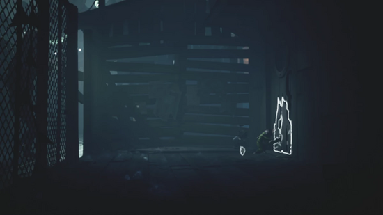 スパナで壁を壊す