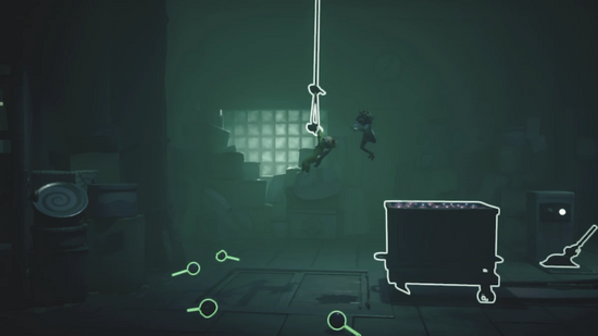 一緒に取っ手に掴まる