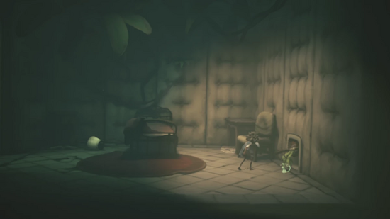 人形と一緒に配管を抜ける