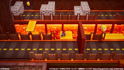 荷物搬入口のコンベアを逆走して進む