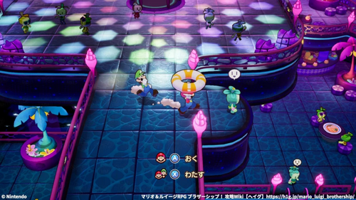 飛び込み台にいる島民にウキワを渡す