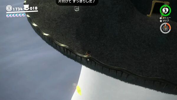 大きな帽子の つばの下