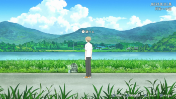 祠：川沿いの道