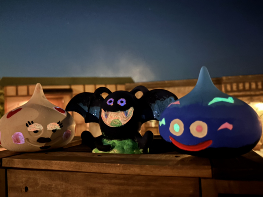 芸術の秋が来た！夜に輝くオリジナルスライムとドラキーを作り出せ！_「秋限定！光るスライムとドラキーのきらめきクラフト2025」_2025年9月27日（土）より開催の画像