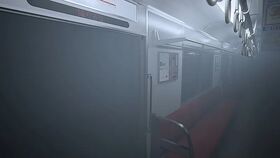 異変：霧と「降りるな」の表示（くくど駅）