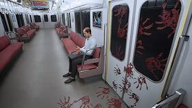 異変：赤い手形