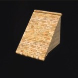 石造りの三角屋根B