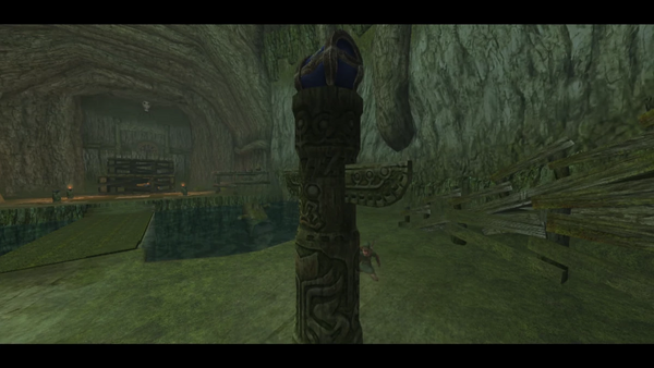 トーテムポールに体当たりしてカギを入手